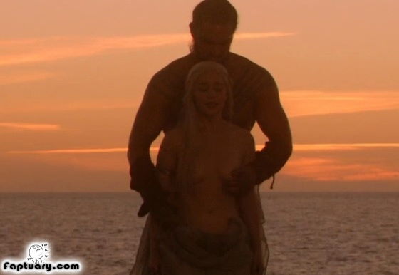 Emilia Clarke nude taken from behind in Game of Thrones pilot Winter Is Coming